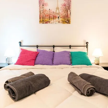 Maria's δίπλα στο νοσοκομείο παίδων και στο λαϊκό Appartement *
