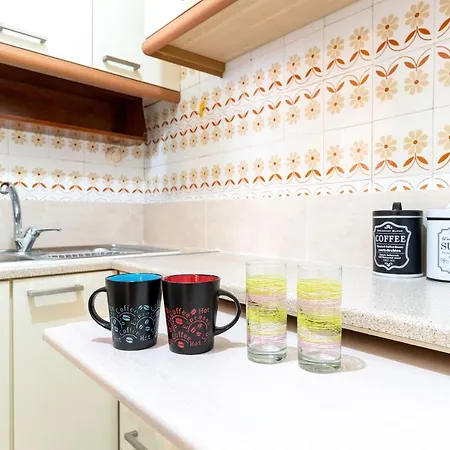 Maria's δίπλα στο νοσοκομείο παίδων και στο λαϊκό Appartement