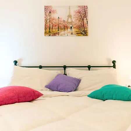 Maria's δίπλα στο νοσοκομείο παίδων και στο λαϊκό Apartment Athens