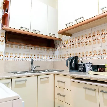Maria's δίπλα στο νοσοκομείο παίδων και στο λαϊκό Athens
