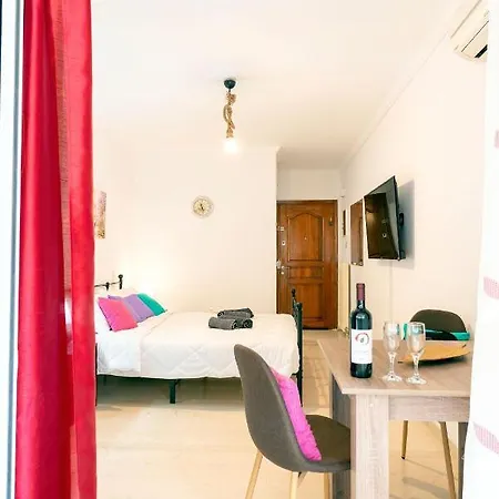 Apartment Maria's δίπλα στο νοσοκομείο παίδων και στο λαϊκό