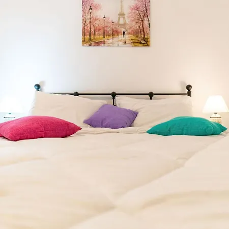 Maria's δίπλα στο νοσοκομείο παίδων και στο λαϊκό Apartment Athens